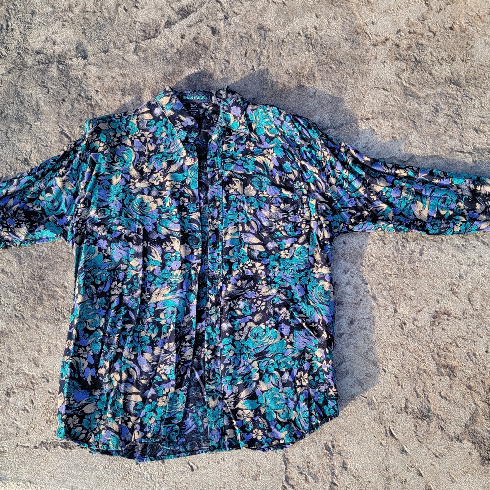 Vintage 90s button up blouse. Shah safari.